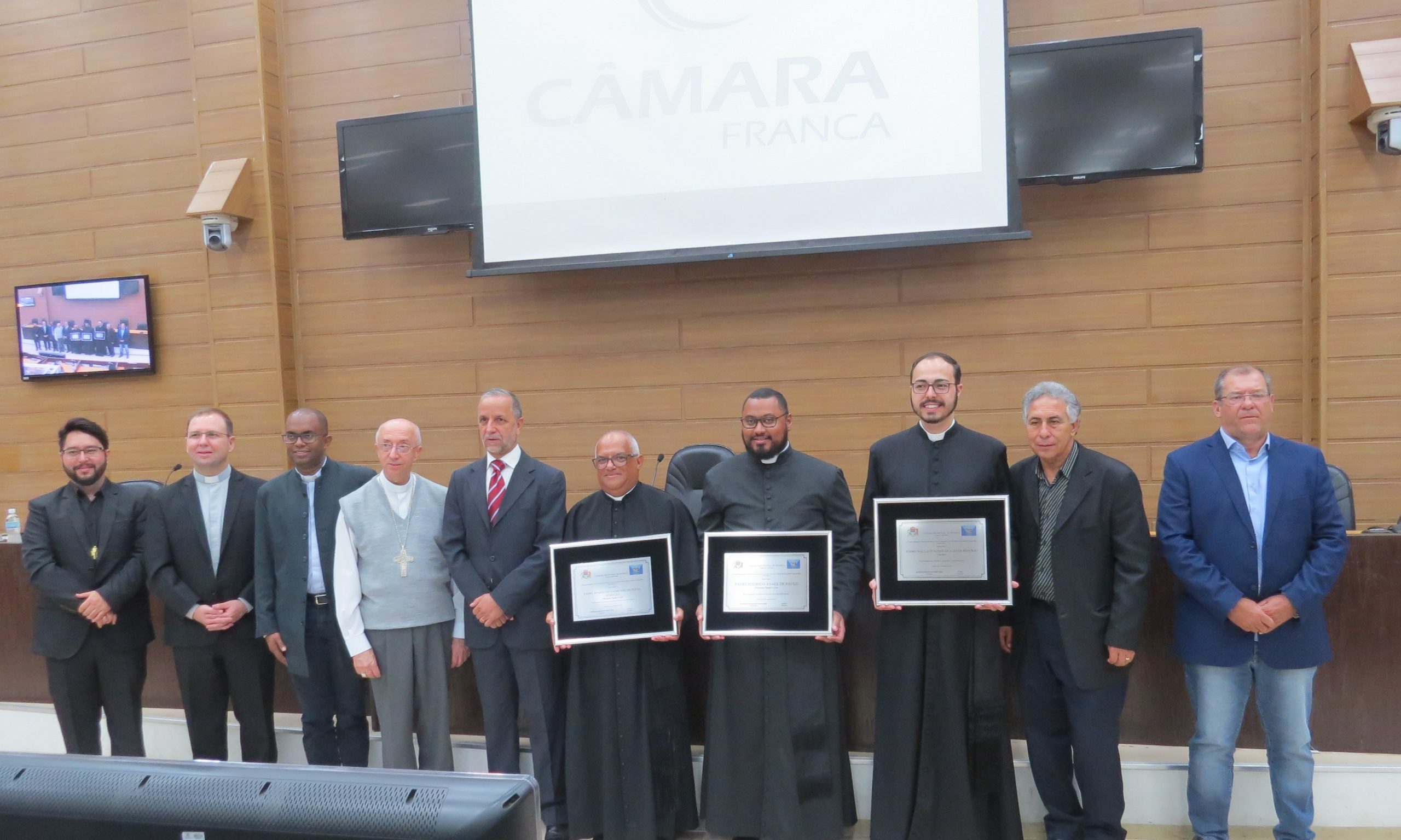 Câmara realiza sessão solene em homenagem ao Dia do Padre