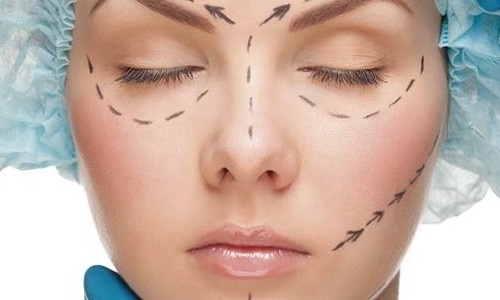 Criando ideal de beleza, redes sociais impulsionam procura por cirurgia facial