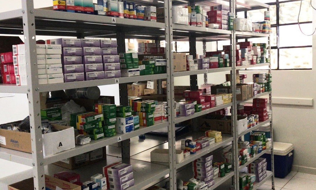 Metade das farmácias de hospitais e UBS trabalham sem alvará da Vigilância