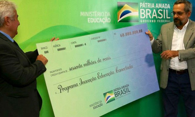 MEC libera R$ 60 milhões para internet banda larga nas escolas do país