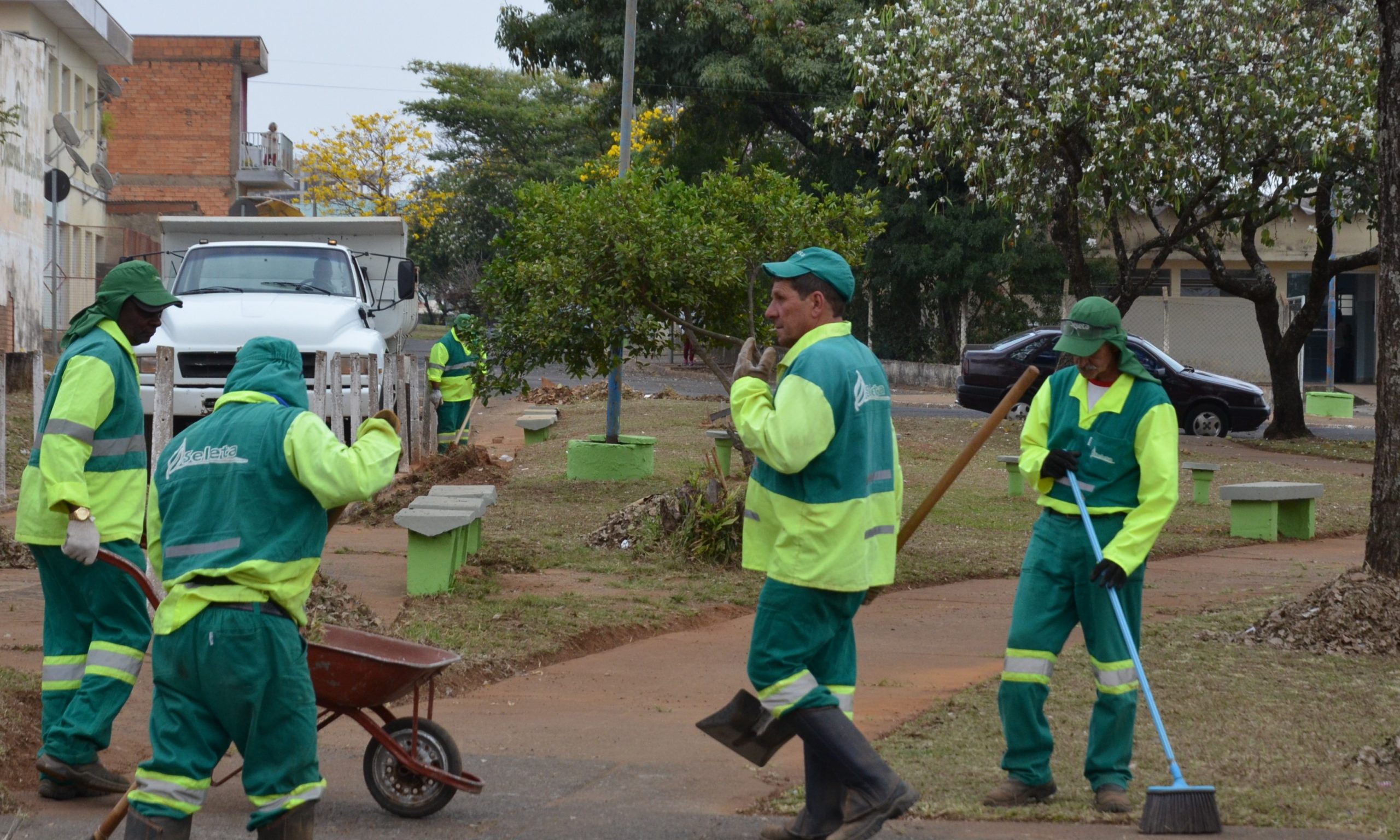 Praças do Parque Progresso passam por processo de revitalização