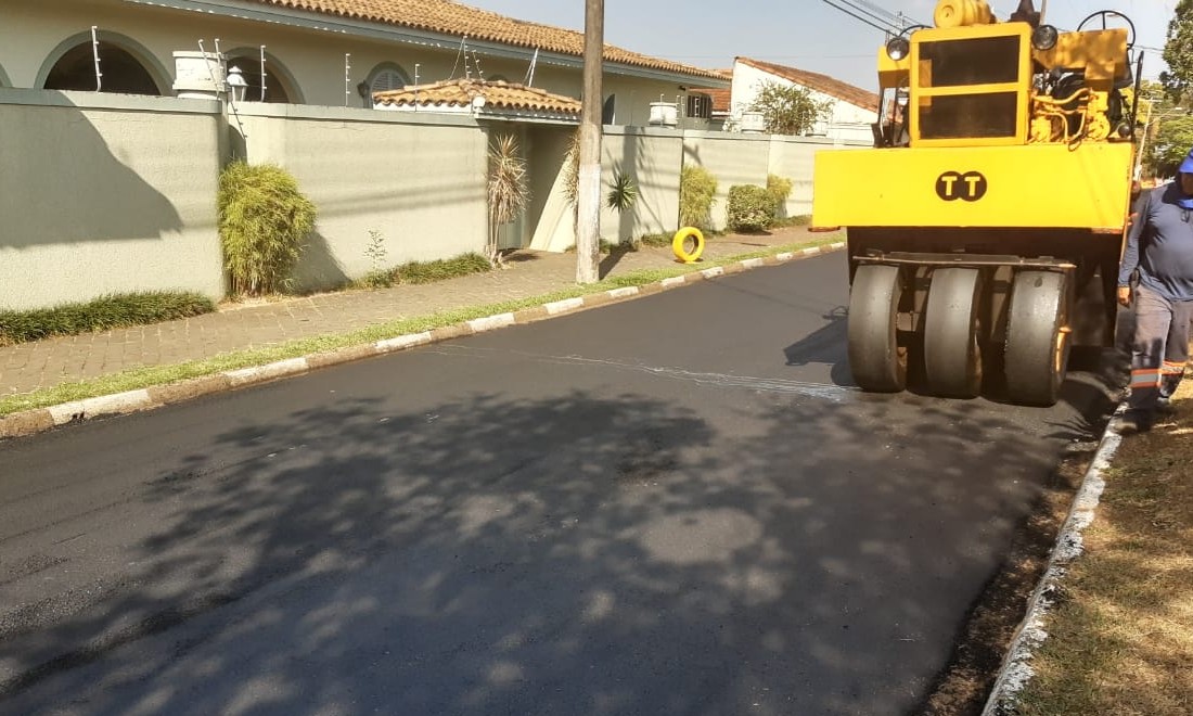 Obras de recapeamento seguem pela rua Joaquim Spereta, no São Joaquim