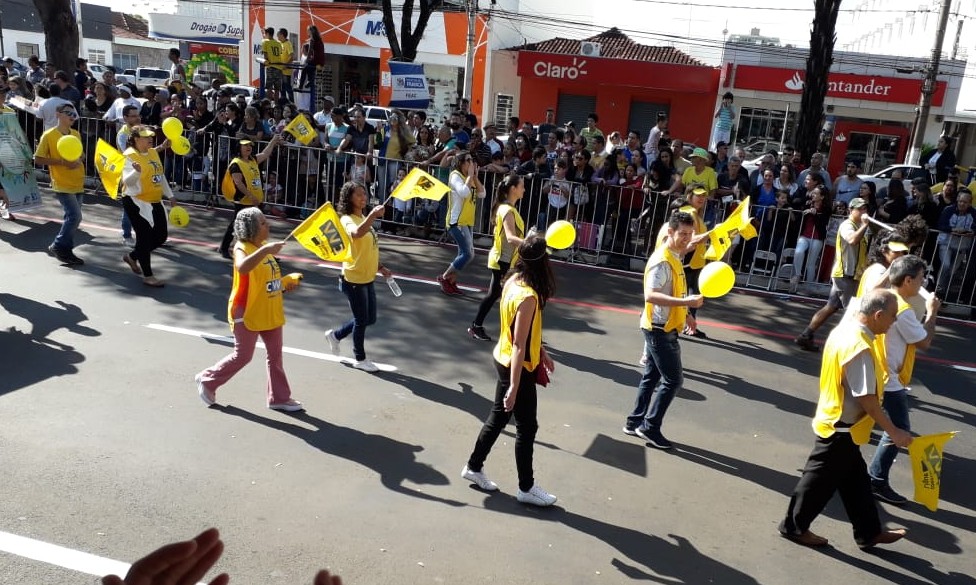 Desfile de 7 de setembro empolga o público na avenida Presidente Vargas