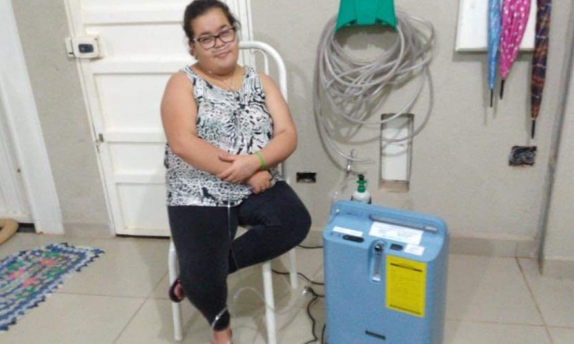 Jovem Talita Reis consegue aparelho portátil com ajuda da população