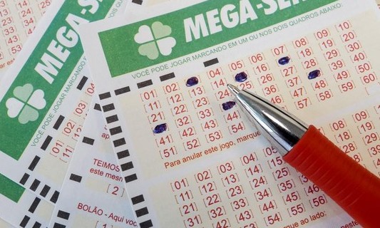 Menos de 44% do que a Caixa arrecada com a Mega-Sena vai para prêmio