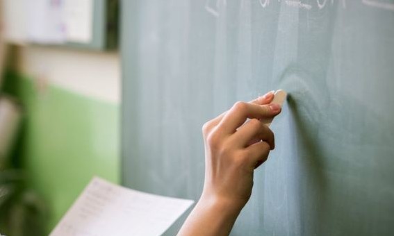 Aluna diz ser decepção em matemática e professor a ajuda com incentivo