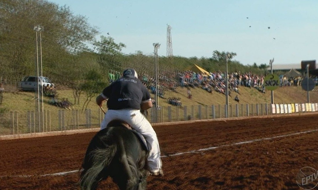 Seis de Abril vence Ribeirão Corrente e coloca uma mão na taça de 2019