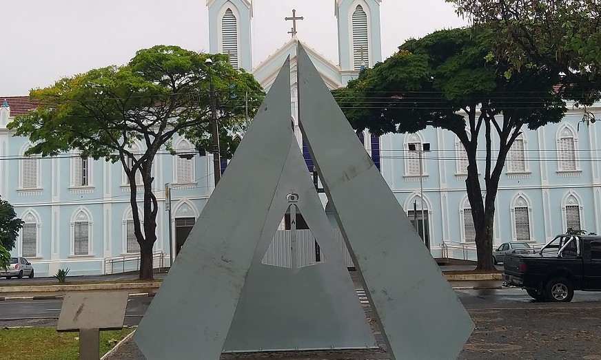 Caminho da Fé: portal começa a ser instalado em frente à Capelinha