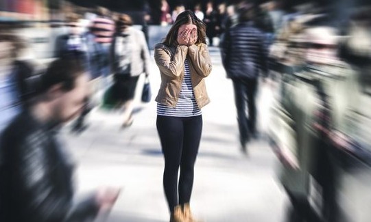 Frustado ou impotente? Como cuidar da sua saúde mental neste caos político
