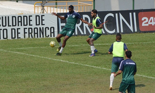 Francana treina duro para garantir bom resultado no Lanchão neste domingo, 29