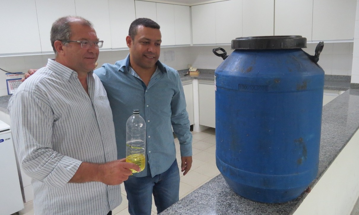 Tambor instalado na Câmara Municipal recolhe óleo de cozinha usado