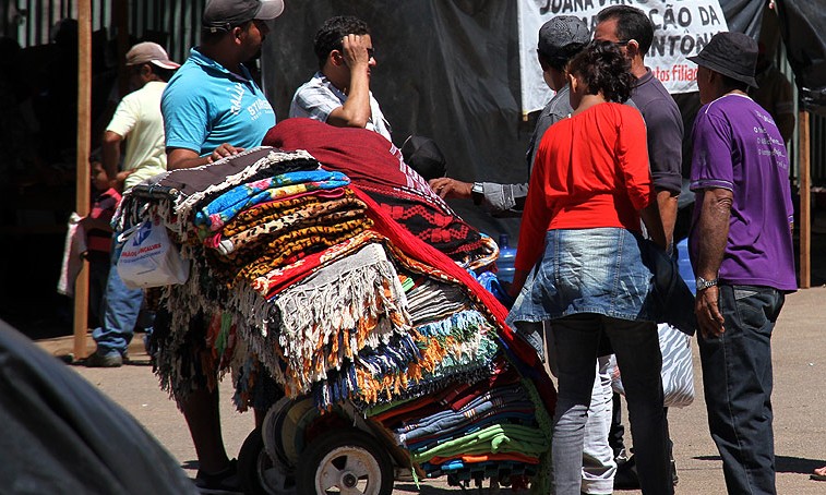 Brasil gera três vezes mais vagas informais que formais, segundo IBGE