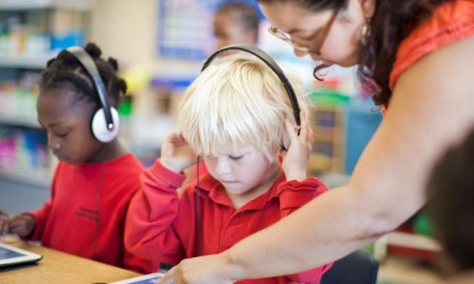 Como é o novo papel das escolas no universo dos nativos digitais