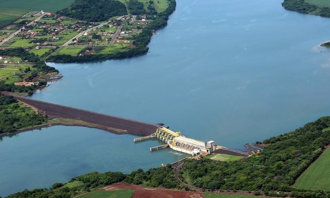 População às margens do rio Grande participa de exercício de evacuação