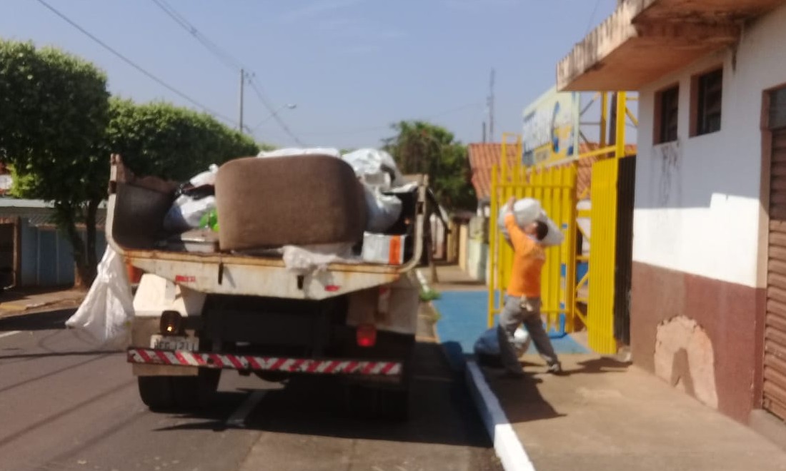 Arrastão contra a dengue recolhe sete caminhões de entulhos em Rifaina