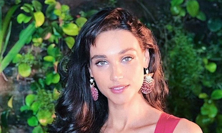 Atriz Débora Nascimento diz que “renasceu” após separação de José Loreto
