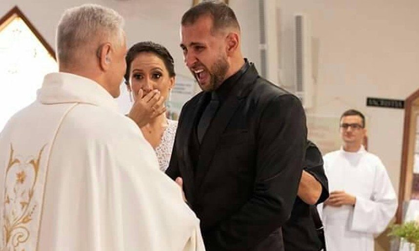 Franca: padre celebra casamento de deficientes auditivos em Libras