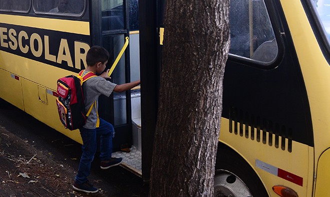 Além do Copacabana, Prefeitura inicia transporte de alunos do Vida Nova
