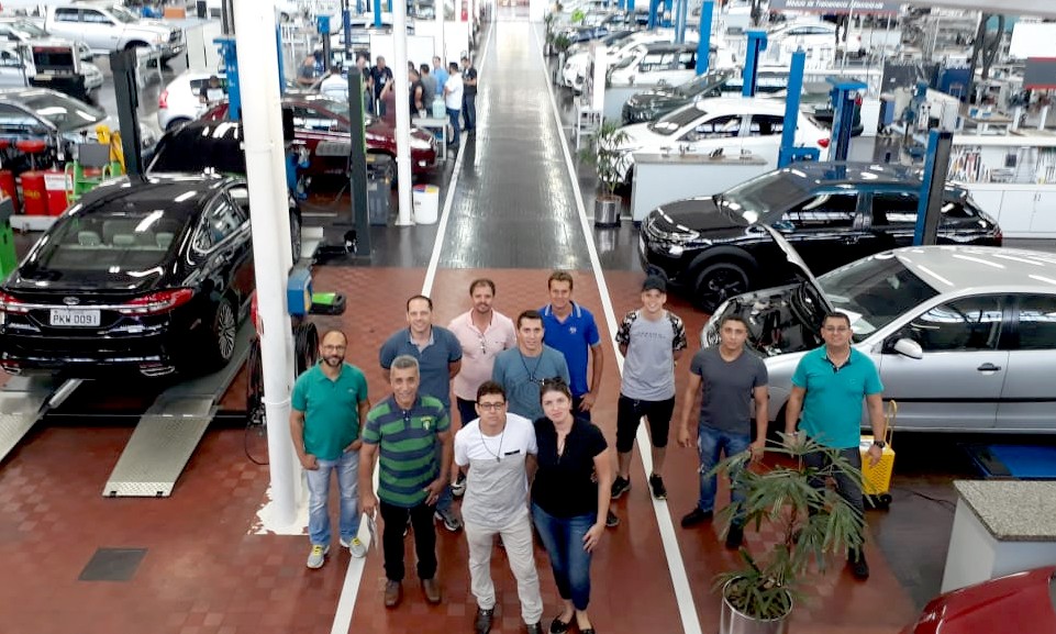 ACIF leva núcleo de mecânicas do Empreender à visita técnica no Senai