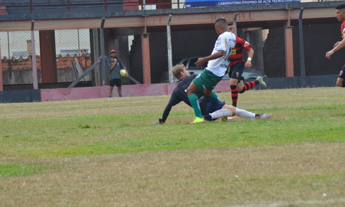 Ataque da Francana faz os
3 gols que precisava, mas
a defesa sofreu 3; não deu