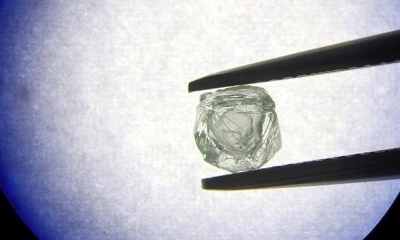 Nunca visto antes: um diamante é encontrado dentro de outro diamante