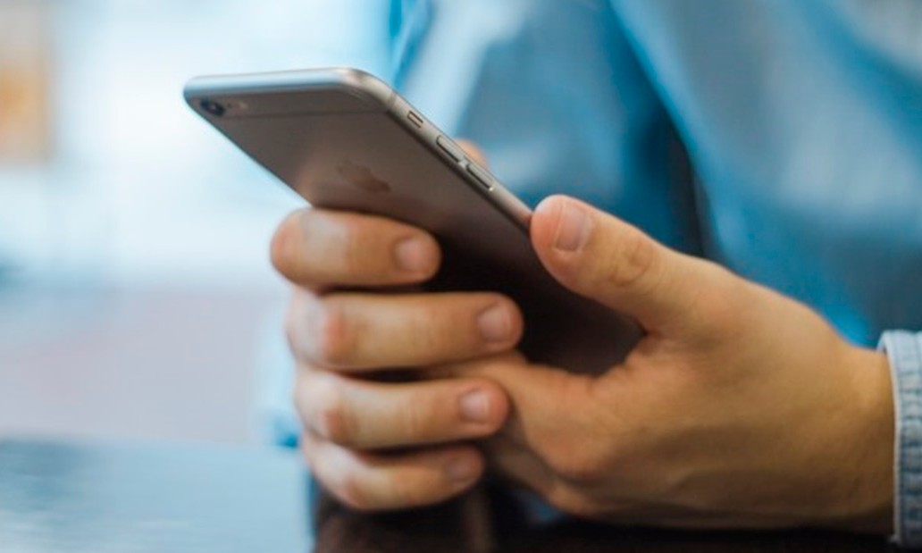 Vício em celular pode levar à depressão, diz estudo da Universidade de Lancaster