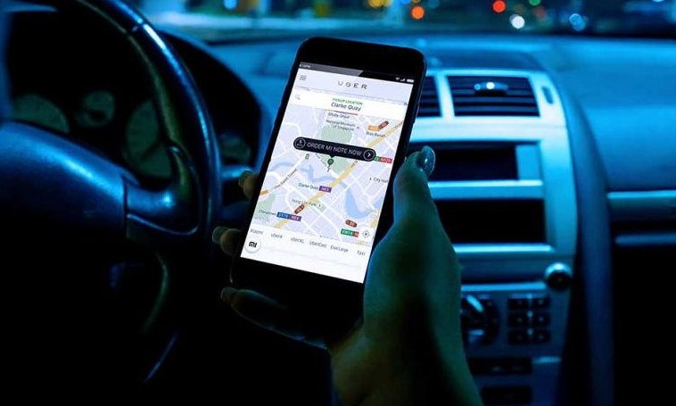 Uber testa recurso que dá aos motoristas opção de recusar receber dinheiro