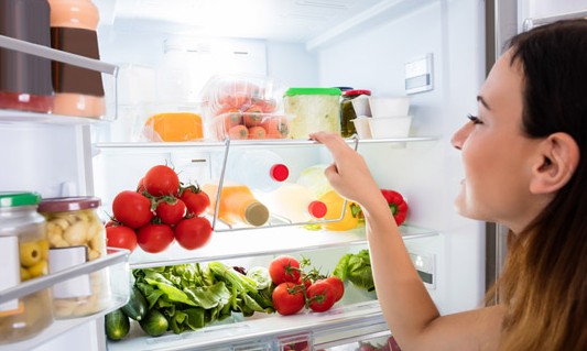 Saiba como organizar sua geladeira para evitar o desperdício de alimentos