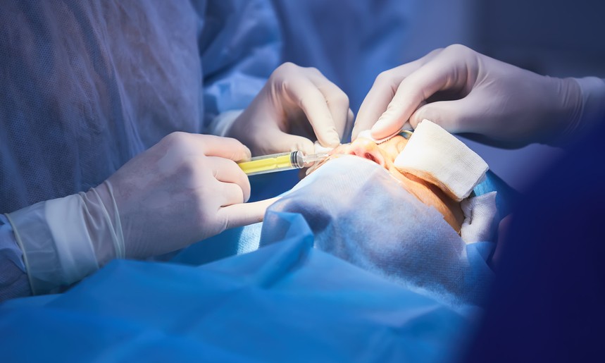 Cremesp entra na Justiça e impede dentista de dar curso sobre plástica