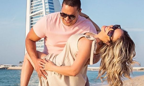 Carla Perez e Xanddy festejam seus 18 anos de casamento em Dubai