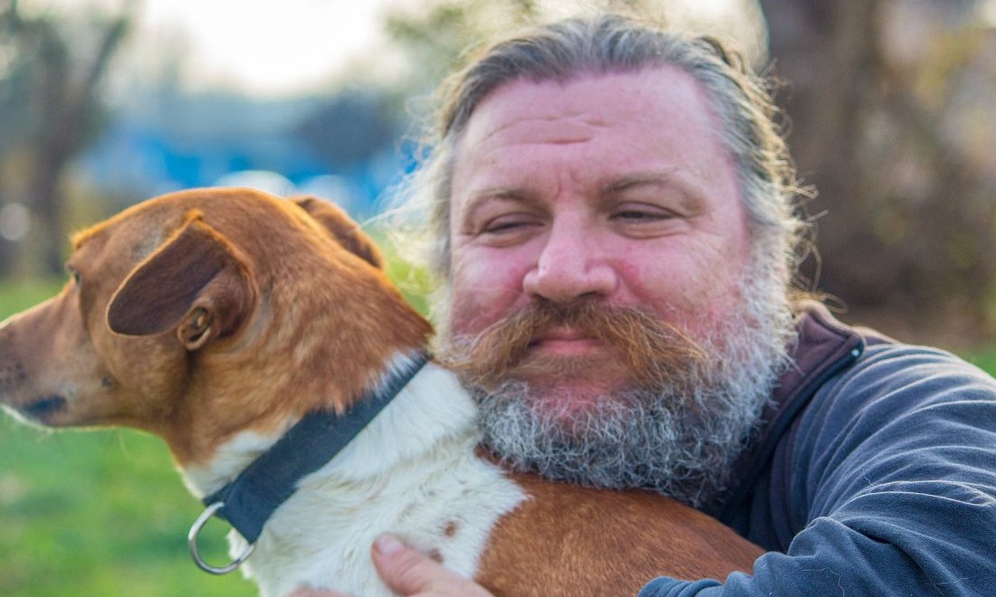 Homens com barba têm mais germes que cachorros, aponta estudo
