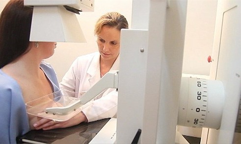 Uma em cada 12 mulheres receberá o diagnóstico de câncer de mama, diz INCA