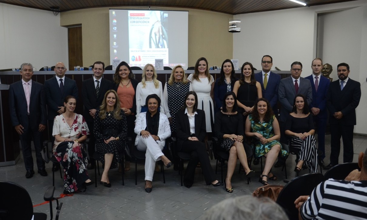Livro lançado na OAB projeta Franca no cenário de publicações jurídicas
