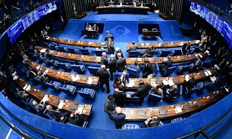 Senado mantém abono salarial para quem ganha até dois salários mínimos
