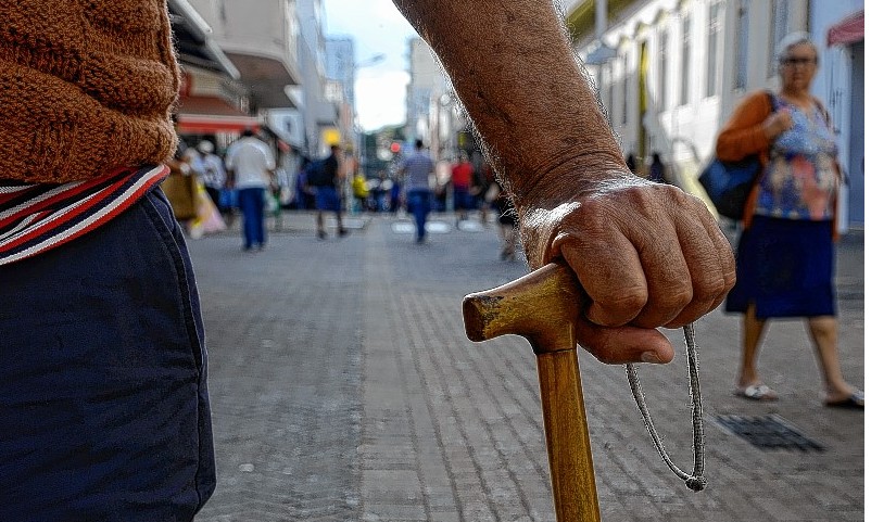 Expectativa de vida dos brasileiros aumenta para 76,3 anos em 2018