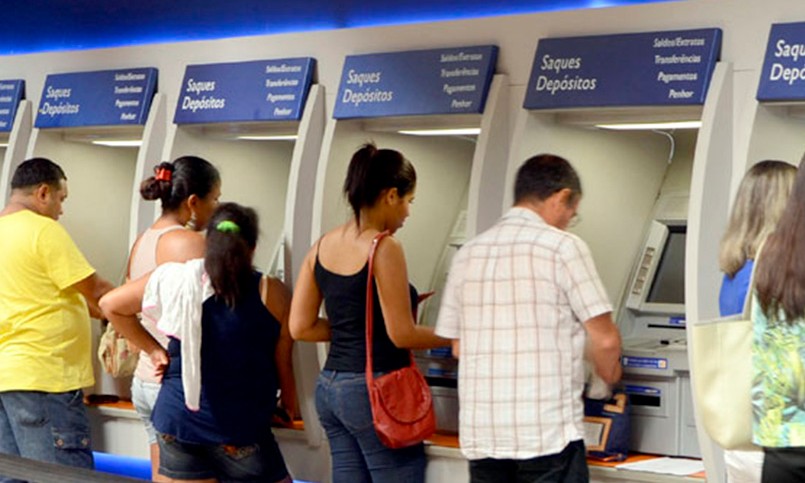 Poupança tem menor retirada líquida para outubro em cinco anos