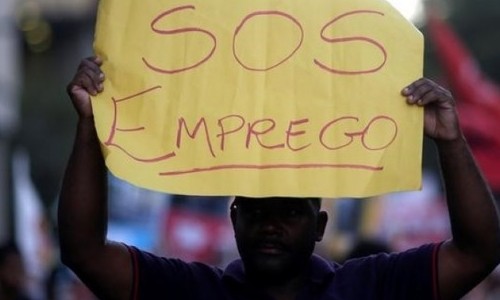 Mais de três milhões de pessoas buscam emprego há mais de 2 anos, diz IBGE