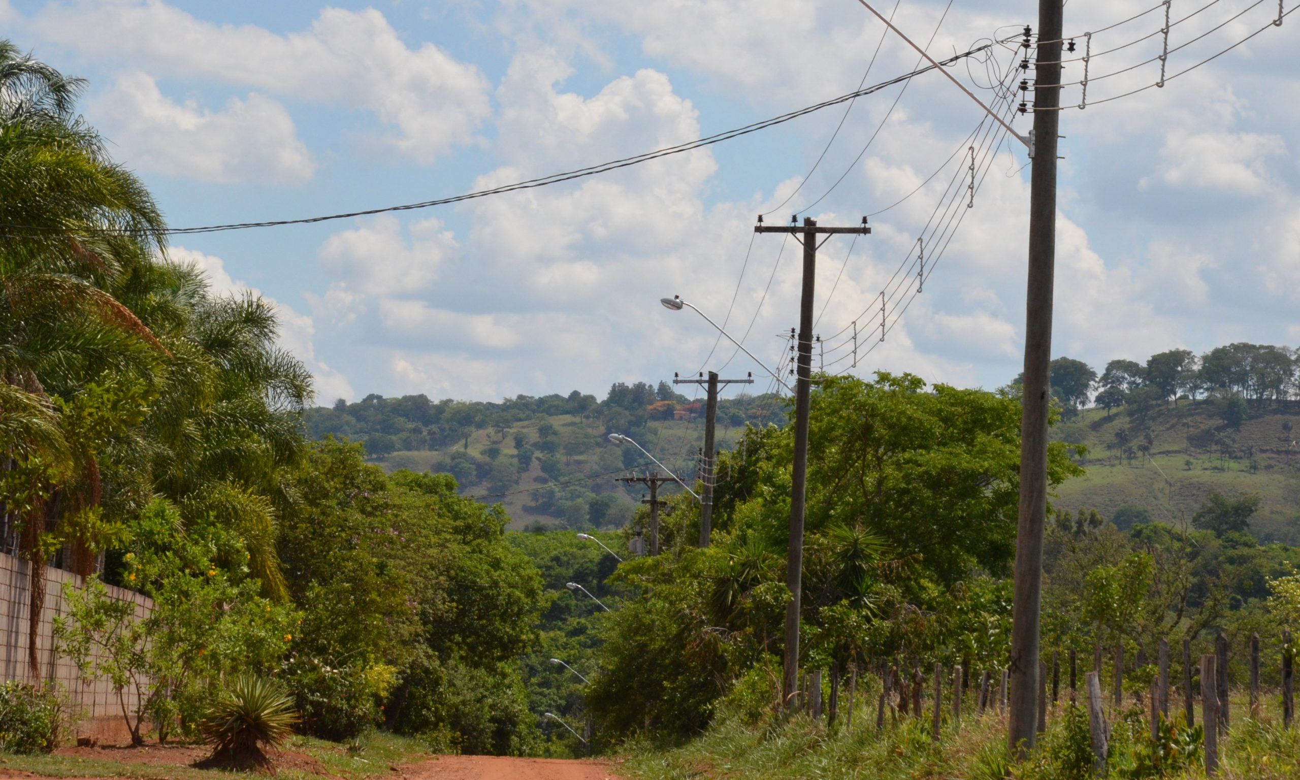 Loteamento Parque dos Ipês recebe iluminação pública pela Prefeitura