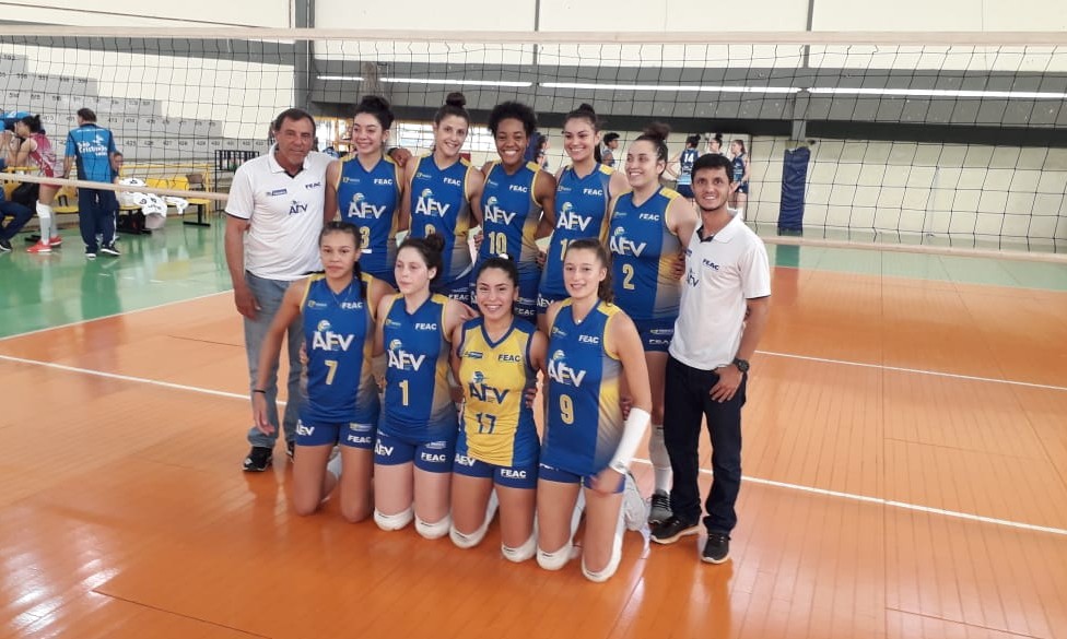 Vôlei feminino de Franca faz bonito, vence de novo e avança no Paulista