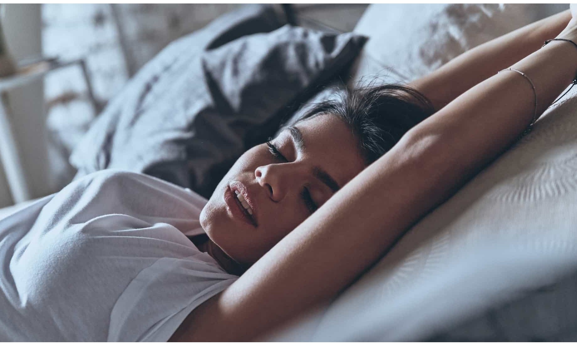 A hora e o minuto certo que se deve ir para a cama todos os dias da semana
