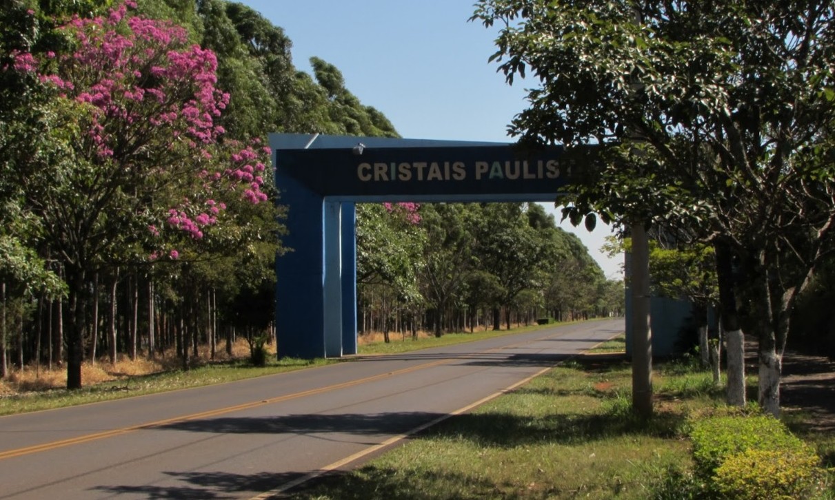 Prefeitura de Cristais abre concurso para contratar professores; veja detalhes