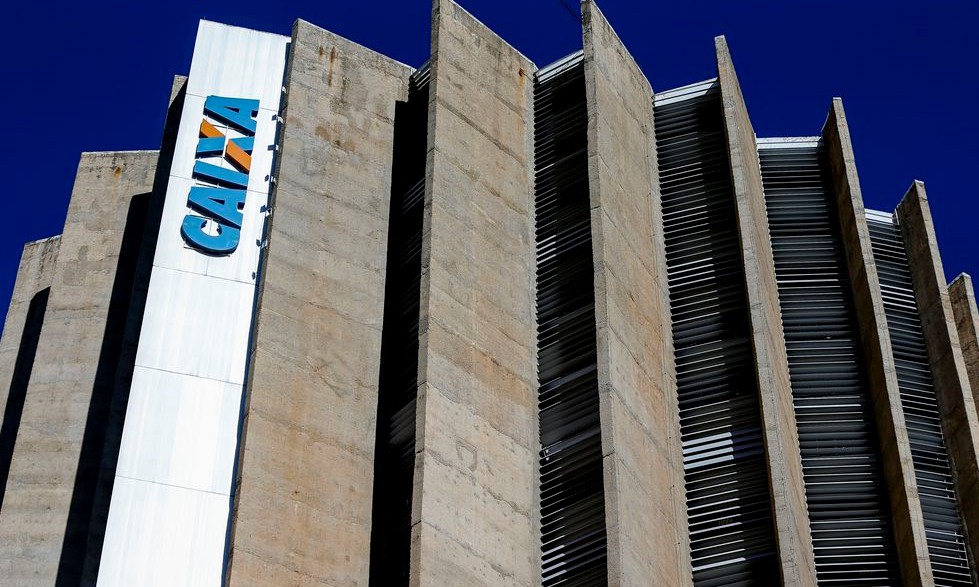 Caixa Econômica Federal
reduz para 4,99% a taxa de juros do cheque especial