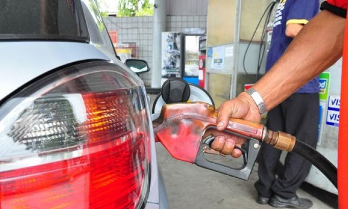 Petrobras eleva preço da gasolina em 2,7%: reajuste pode chegar ao consumidor