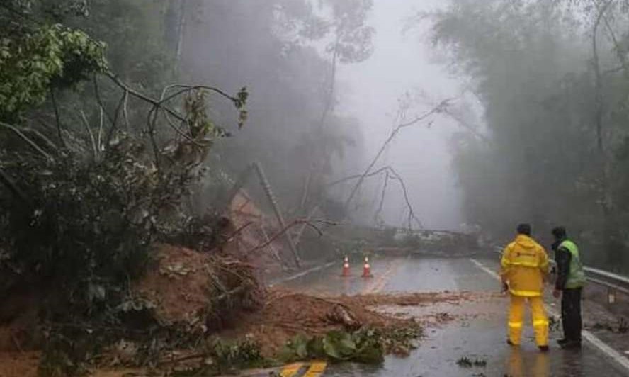 Feriadão: chuva pode causar interdição em trecho para litoral de SP