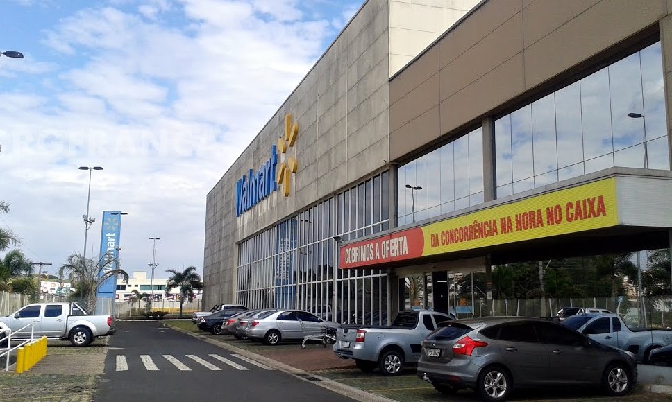 Walmart Franca notifica lojistas para desocupação das lojas internas