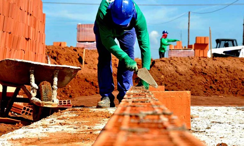Custos na construção civil têm alta de 0,19% em outubro, segundo o IBGE