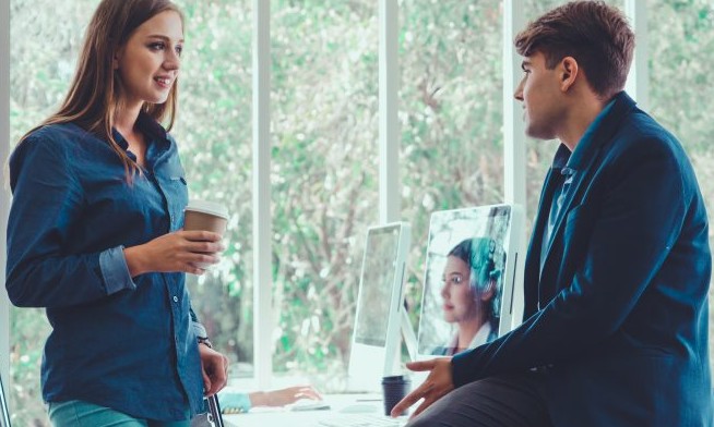Relacionamento ou namoro no trabalho: saiba quando é permitido na sua empresa