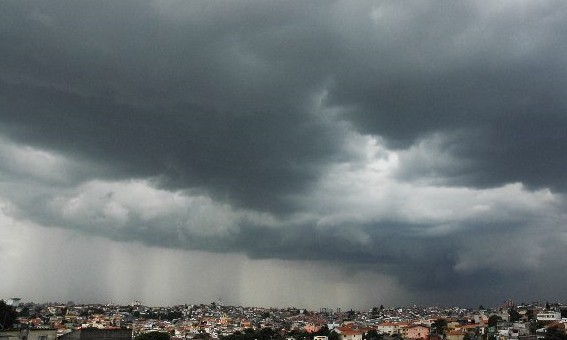 Tempo continua instável em Franca nesta quarta, 13, com calor e chuva