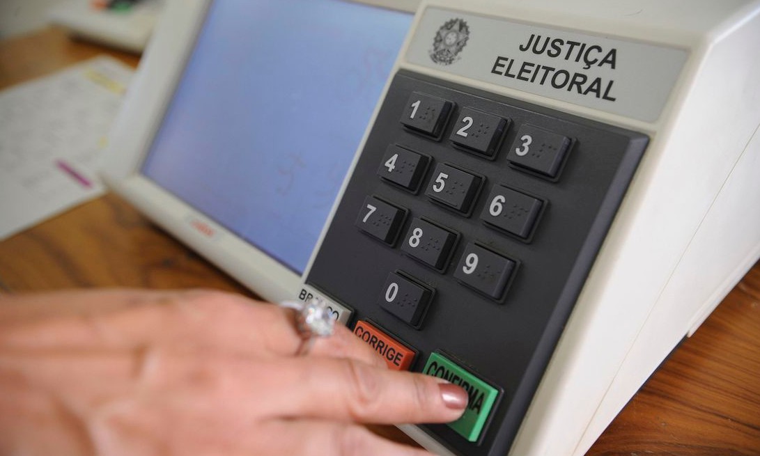 Teste em urnas eletrônicas encontra pequenas falhas, diz Tribunal Eleitoral