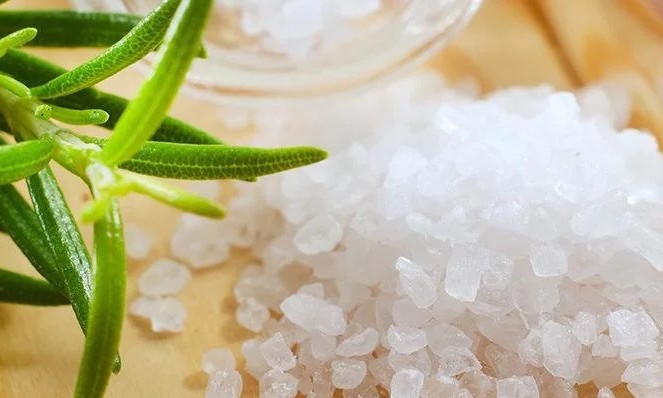 Simpatia para afastar olho gordo do vizinho; como preparar e os ingredientes